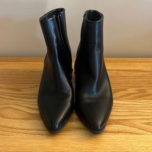 Madden Girl black ankle boots. Womens 6.5M